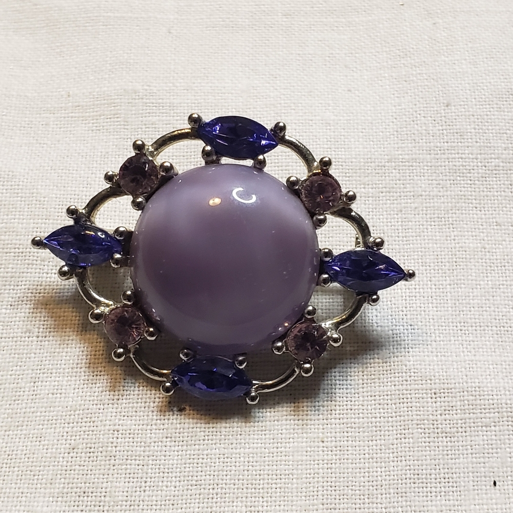 Vintage And Elegant Purple Glass Caboschon and Silvertone Brooch
